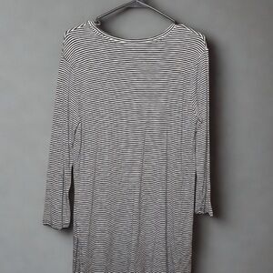 Old Navy Black and White Striped Long Sleeve Top